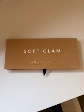 Anastasia Beverly Hills Soft Glam Palette